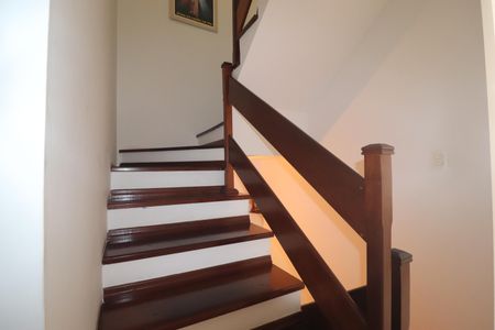 Casa à venda com 142m², 3 quartos e 2 vagasEscada