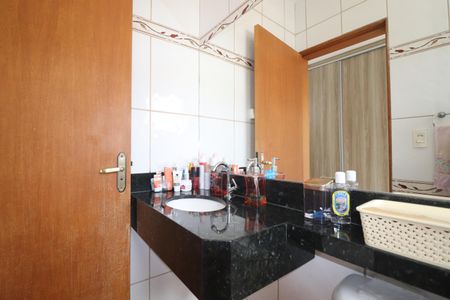 Casa à venda com 142m², 3 quartos e 2 vagasBanheiro Quarto 1 suíte