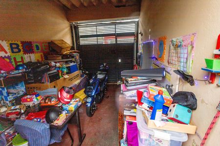 Casa à venda com 250m², 4 quartos e 6 vagas Casa à venda com 250m², 4 quartos e 6 vagasCasa 2 - garagem