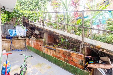 Casa à venda com 250m², 4 quartos e 6 vagas Casa à venda com 250m², 4 quartos e 6 vagasCasa 1 - quintal