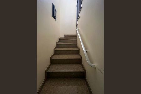 Escada de casa à venda com 3 quartos, 143m² em Jardim Botucatu, São Paulo