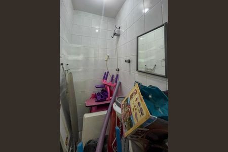 Casa à venda com 143m², 3 quartos e 2 vagasBanheiro de serviço