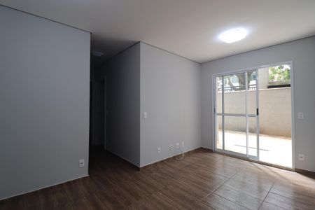 Sala de apartamento à venda com 2 quartos, 70m² em Vila Metalúrgica, Santo André