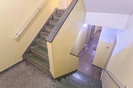 Apartamento para alugar com 72m², 2 quartos e 1 vagaEscada