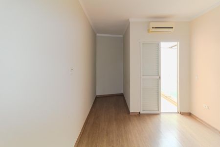 Casa à venda com 120m², 2 quartos e 2 vagasSuíte 2