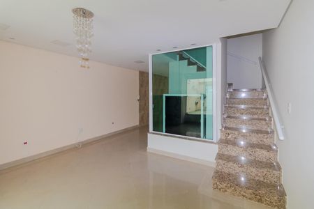Casa à venda com 120m², 2 quartos e 2 vagasSala
