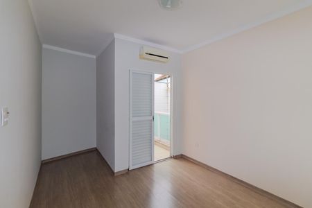 Casa à venda com 120m², 2 quartos e 2 vagasSuíte 2