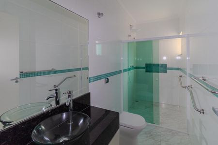Casa à venda com 120m², 2 quartos e 2 vagasBanheiro da Suíte 1
