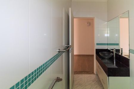 Casa à venda com 120m², 2 quartos e 2 vagasBanheiro da Suíte 1