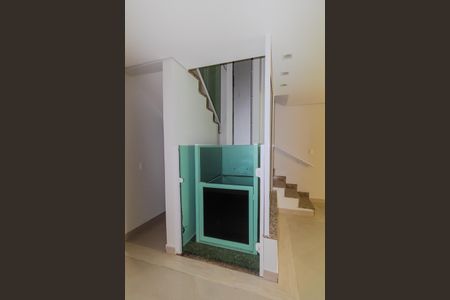 Elevador de casa à venda com 2 quartos, 120m² em Vila Paulo Silas, São Paulo