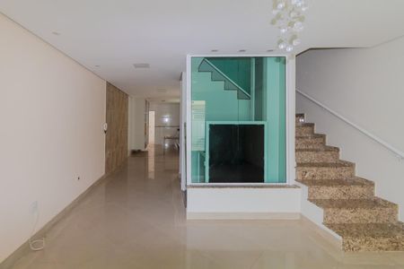 Sala de casa à venda com 2 quartos, 120m² em Vila Paulo Silas, São Paulo