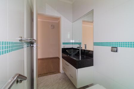 Casa à venda com 120m², 2 quartos e 2 vagasBanheiro da Suíte 1
