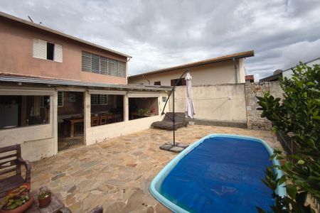 Casa à venda com 254m², 4 quartos e 4 vagasQuintal - Piscina