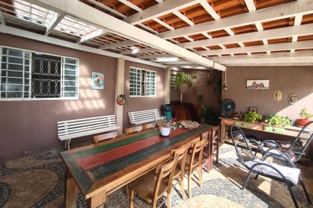 Casa à venda com 254m², 4 quartos e 4 vagasQuintal