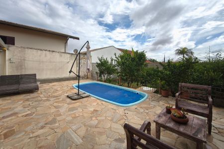 Casa à venda com 254m², 4 quartos e 4 vagasQuintal - Piscina