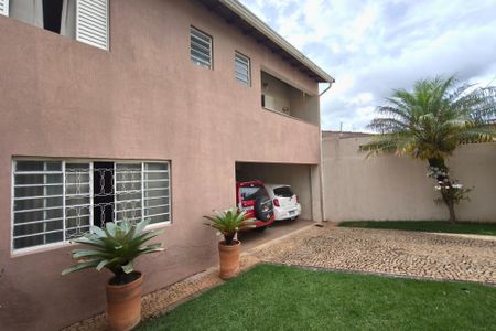 Casa à venda com 254m², 4 quartos e 4 vagasQuintal - Garagem