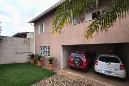 Casa à venda com 254m², 4 quartos e 4 vagasQuintal - Garagem