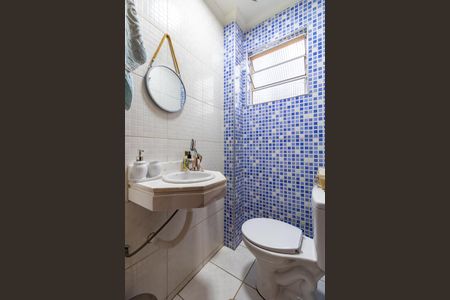 Casa à venda com 88m², 3 quartos e 2 vagasBanheiro social