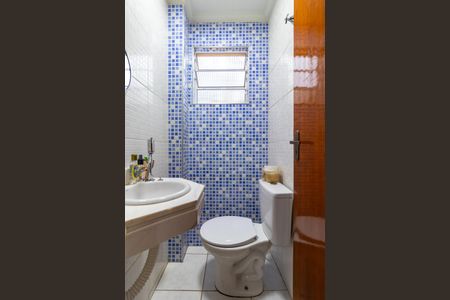 Casa à venda com 88m², 3 quartos e 2 vagasBanheiro social