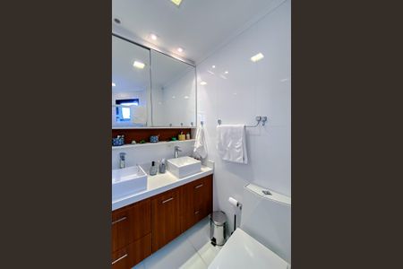 Apartamento à venda com 104m², 2 quartos e 3 vagasBanheiro da Suíte 1