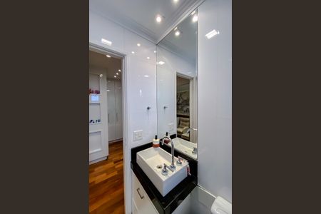 Apartamento à venda com 104m², 2 quartos e 3 vagasBanheiro da Suíte 2