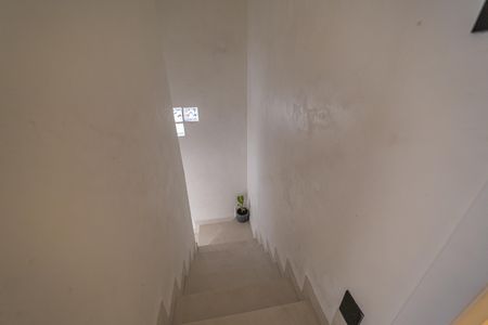 Casa de condomínio para alugar com 88m², 2 quartos e 1 vaga Casa de condomínio para alugar com 88m², 2 quartos e 1 vagaEscada