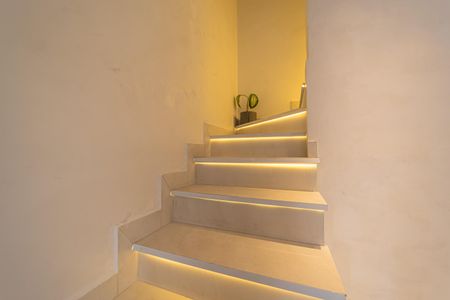 Casa de condomínio para alugar com 88m², 2 quartos e 1 vaga Casa de condomínio para alugar com 88m², 2 quartos e 1 vagaEscada