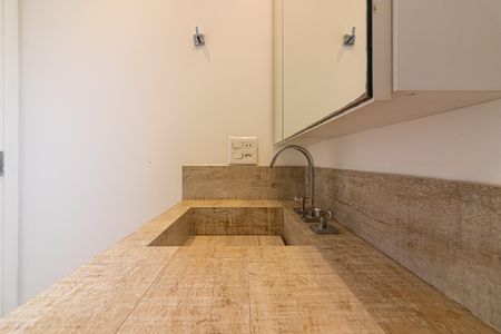 Apartamento à venda com 80m², 2 quartos e 2 vagas Apartamento à venda com 80m², 2 quartos e 2 vagasBanheiro da Suíte
