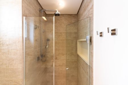 Apartamento à venda com 80m², 2 quartos e 2 vagas Apartamento à venda com 80m², 2 quartos e 2 vagasBanheiro da Suíte