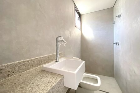 Banheiro da Suíte 1 de apartamento à venda com 2 quartos, 61m² em Santo Antônio, Belo Horizonte