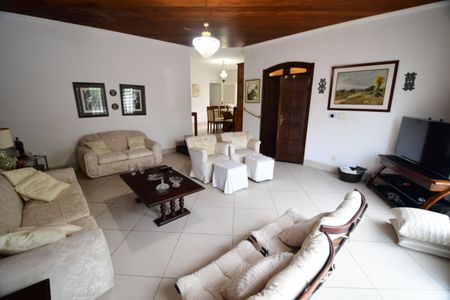 Casa à venda com 209m², 3 quartos e 2 vagasSala
