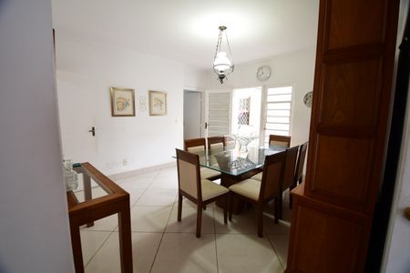 Casa à venda com 209m², 3 quartos e 2 vagasSala
