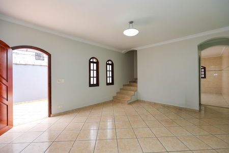 Casa para alugar com 200m², 3 quartos e 2 vagasSala