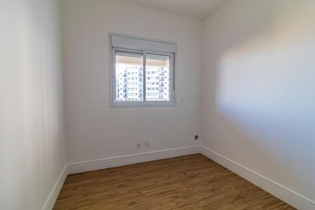 Apartamento à venda com 65m², 2 quartos e 1 vagaJanela com vista para o prédio ao lado, com madeira no chão e iluminação boa.