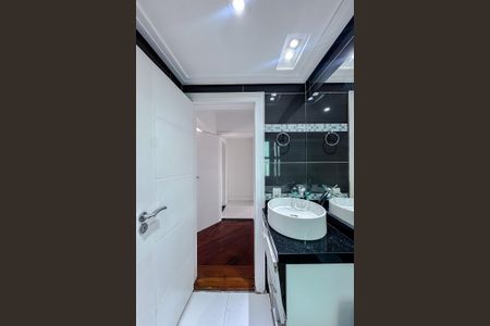 Apartamento à venda com 240m², 3 quartos e 3 vagasBanheiro da Suíte 2