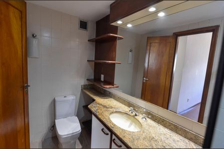 Apartamento à venda com 136m², 3 quartos e 2 vagasBanheiro da Suíte