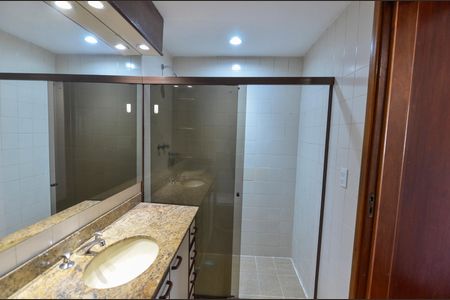 Apartamento à venda com 136m², 3 quartos e 2 vagasBanheiro da Suíte