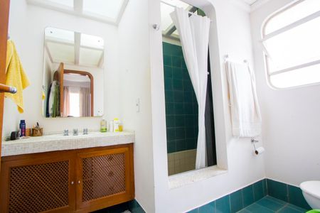 Apartamento à venda com 156m², 3 quartos e 2 vagasBanheiro do quarto 1