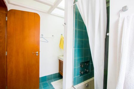 Apartamento à venda com 156m², 3 quartos e 2 vagasBanheiro do quarto 1