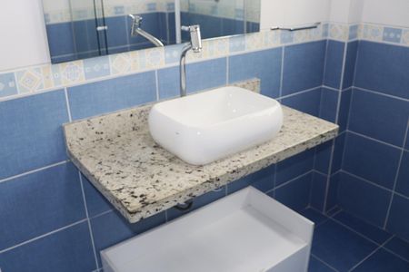 Apartamento à venda com 71m², 2 quartos e sem vagaBanheiro