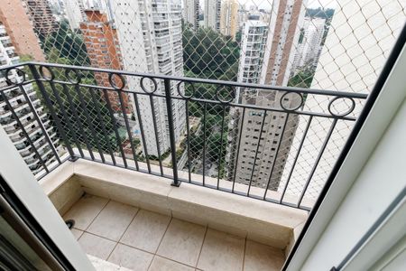 Apartamento à venda com 260m², 4 quartos e 4 vagasVaranda - Suíte 4