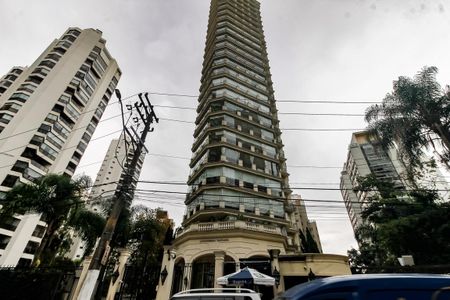 Apartamento à venda com 260m², 4 quartos e 4 vagasFachada e portaria