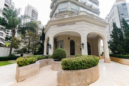 Apartamento à venda com 260m², 4 quartos e 4 vagasEntrada