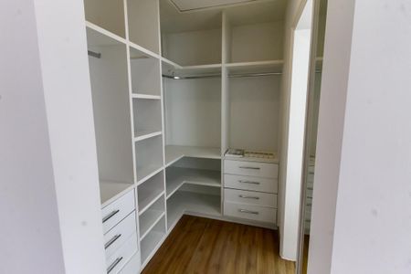 Apartamento à venda com 260m², 4 quartos e 4 vagasCloset da suíte 3