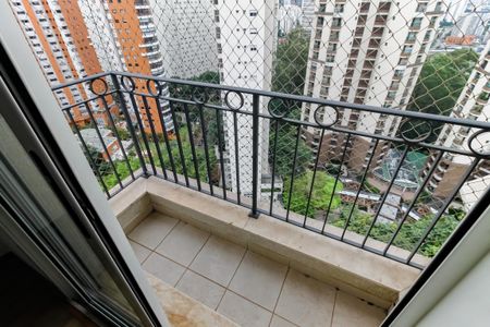 Apartamento à venda com 260m², 4 quartos e 4 vagasVaranda - Suíte 1