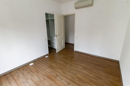 Apartamento à venda com 260m², 4 quartos e 4 vagasSuíte 2