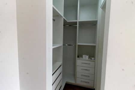 Apartamento à venda com 260m², 4 quartos e 4 vagasCloset da suíte 4