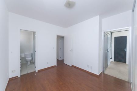 Apartamento à venda com 201m², 3 quartos e 2 vagasBanheiro da Suíte