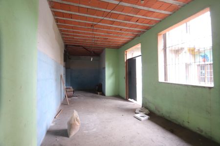 Casa à venda com 170m², 3 quartos e 5 vagasSalão