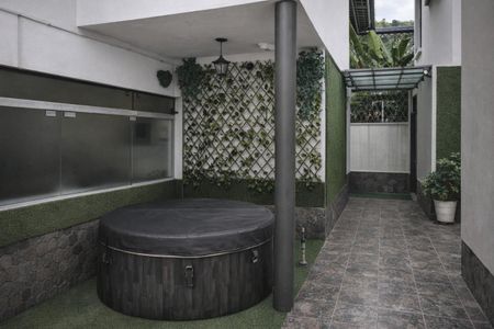 Casa à venda com 275m², 4 quartos e 5 vagasEspaço Ofurô